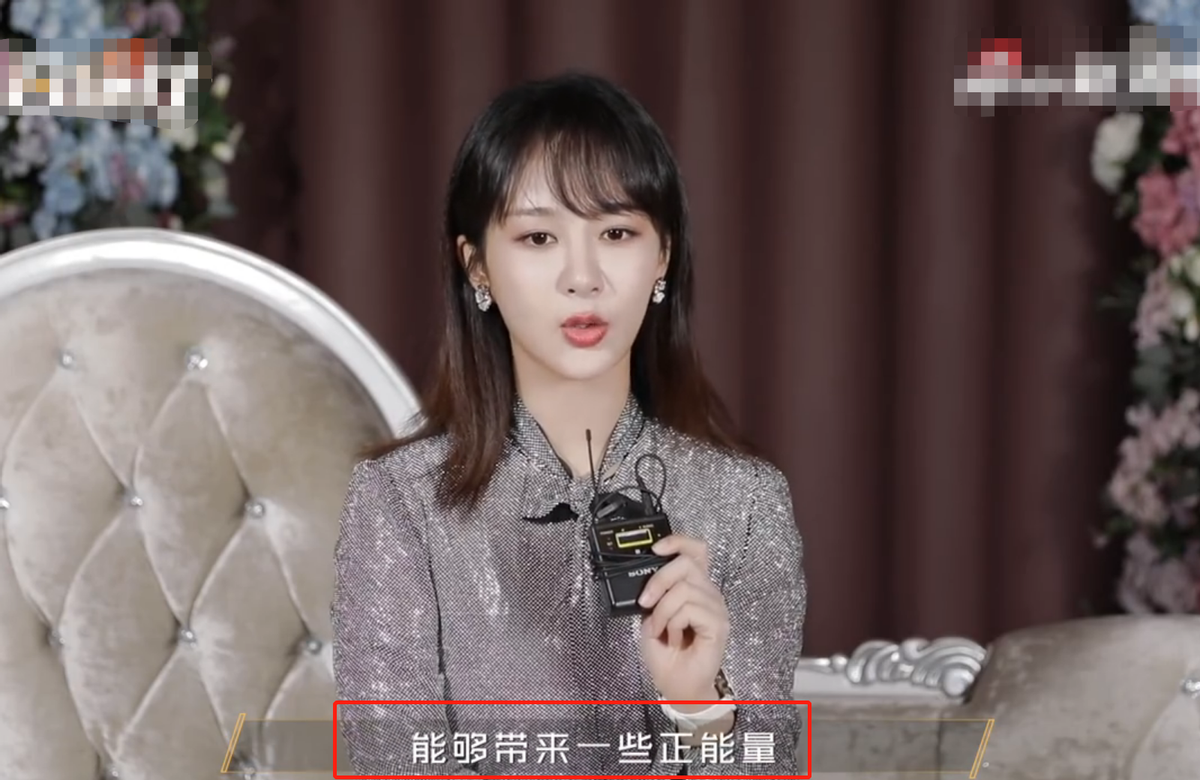29岁杨紫私下练习滑冰!紧抿嘴唇一脸害怕,双腿打颤直呼救命