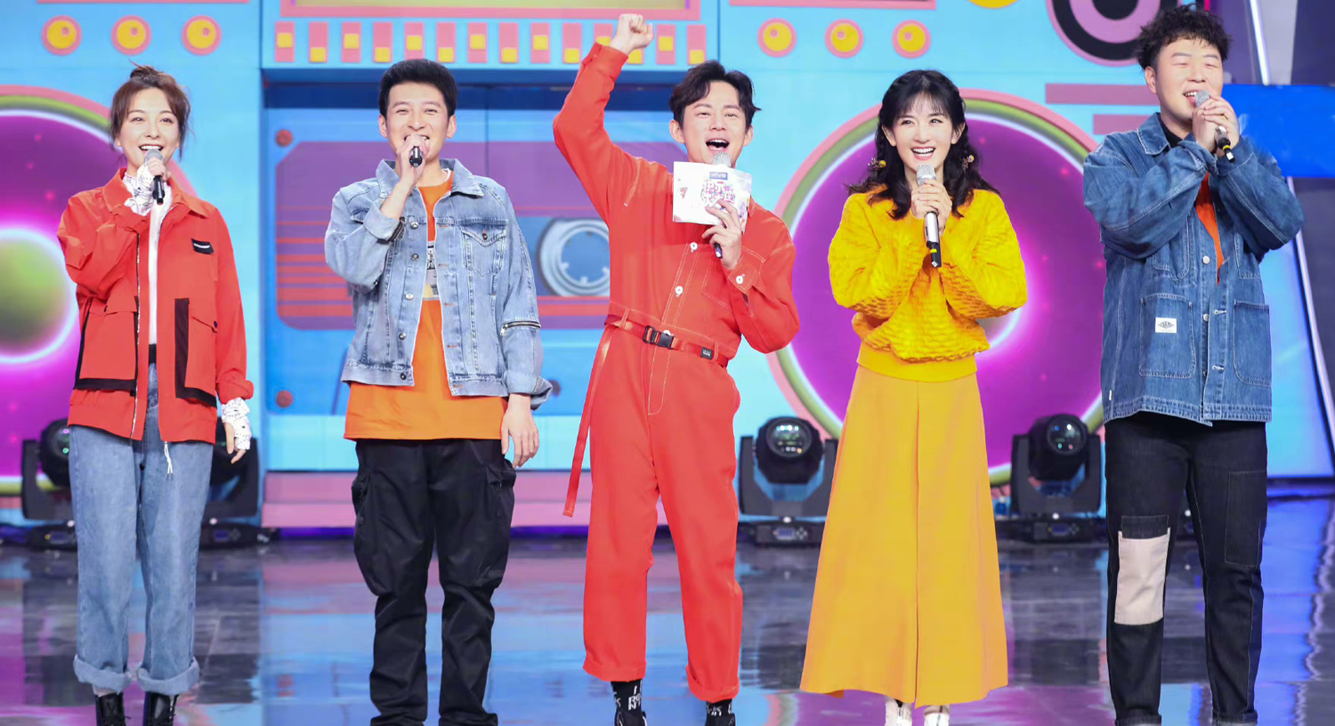 跨年晚会12位明星遭遇尴尬,暴露娱乐圈三大真实现状