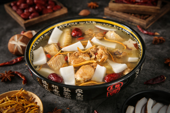 炖鸡汤，切记“3不放”的窍门，炖出来汤鲜肉嫩无腥味，营养好喝